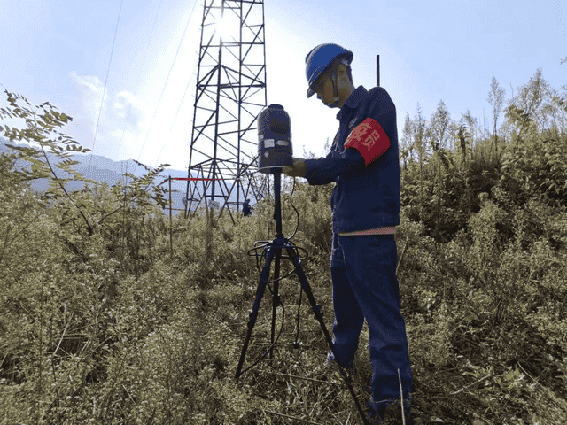 How to Use the Mobile Surveillance Ball—A Palm-Sized Guardian