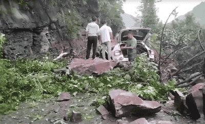 四川通江县发生山体落石事故 致3死2伤