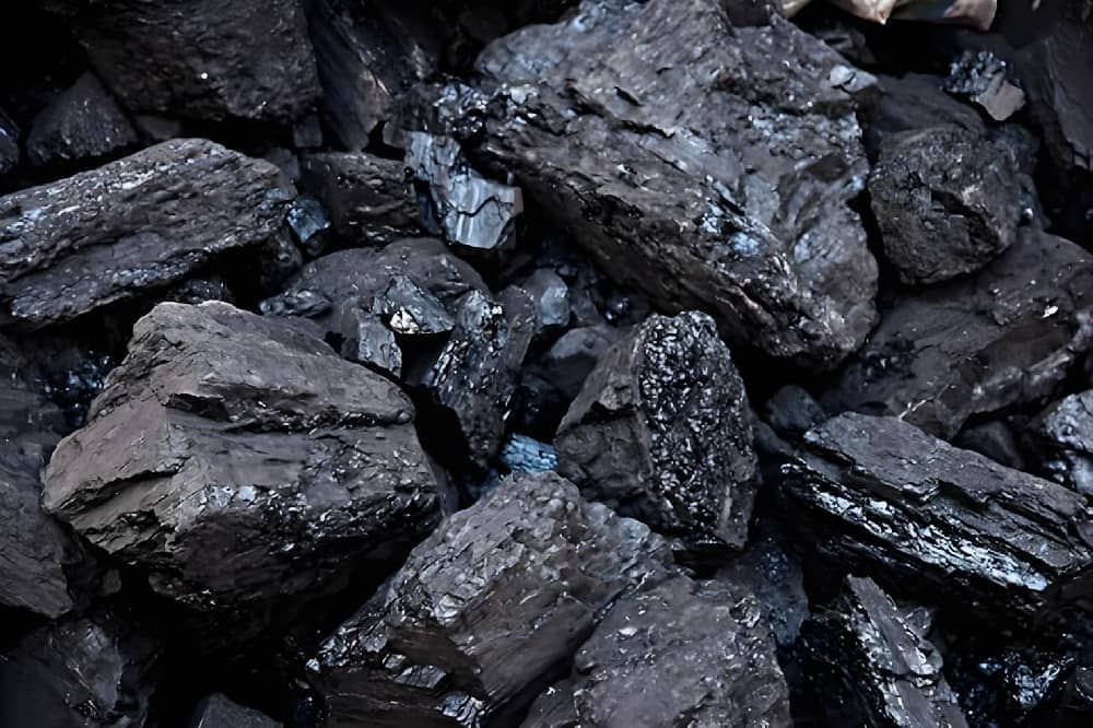 An accident occurred at a coal mine in Leshan, resulting in seven deaths, with one person still trap