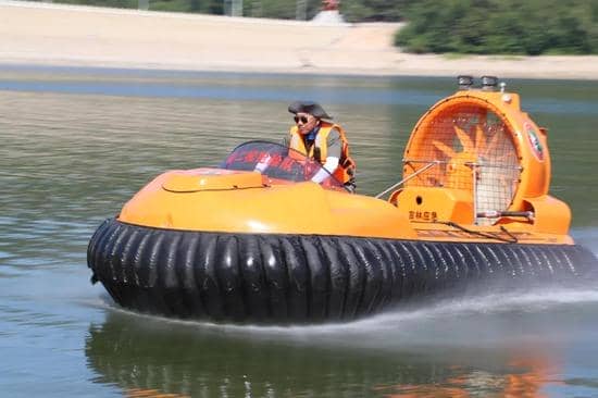 Emergency rescue hovercraft with a water speed of 40 km/h, a powerful tool for rescue operations on 