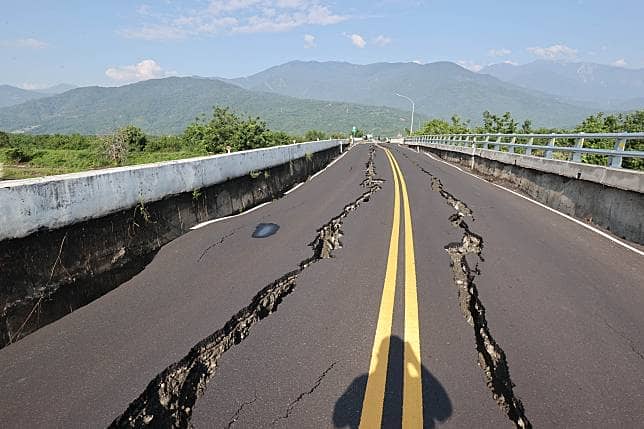 新疆克孜勒苏州阿合奇县发生5.3级地震 震源深度10千米