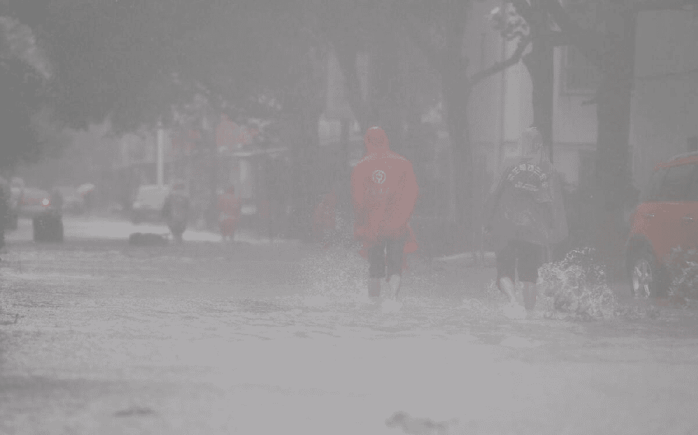 湖南岳阳暴风雨袭来全程
