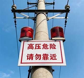 选对高压线防外破警示灯，守护电网稳定与生命安全