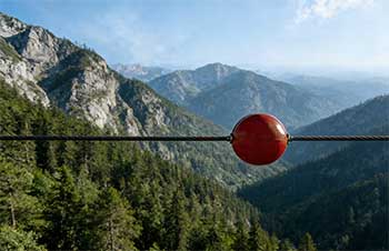 规避线路碰撞风险，高压线航空标志球至关重要