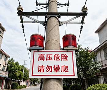 选对高压线防外破警示灯，让高压线路远离外破风险