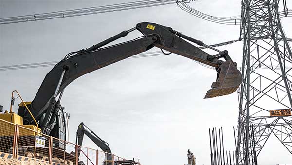 施工触碰高压线风险高？智能警示球实现全天候主动预警