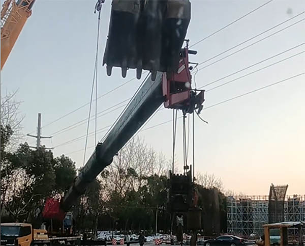 车辆实时测距报警器主动预警，让吊装施工远离高压伤害