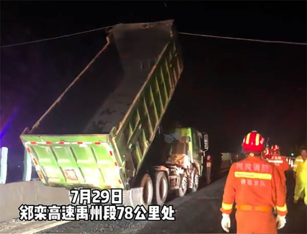 太阳能高压线警示灯，24 小时在线防外破