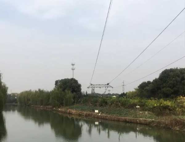 垂钓误碰高压线伤亡频发，智能警示杆牢守危险禁区