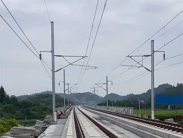 雷达声光智能驱鸟，大幅降低高铁线路跳闸故障率