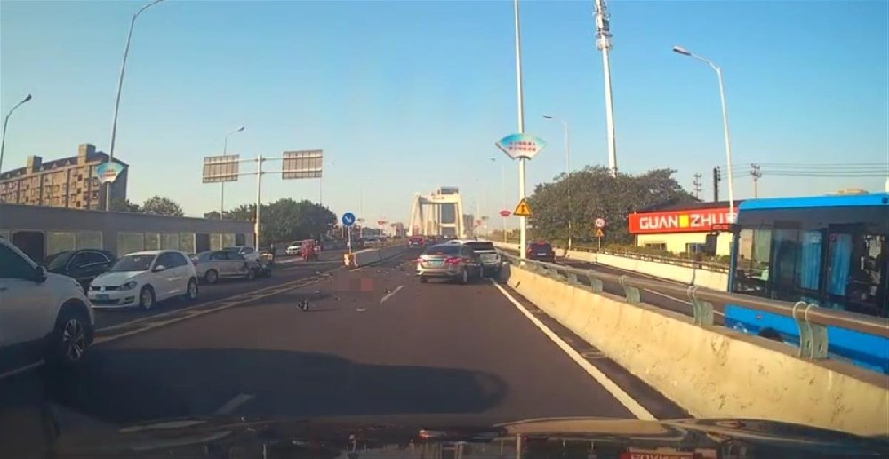 湖南株洲芦淞大桥发生重大交通事故:6人死亡,8人受伤